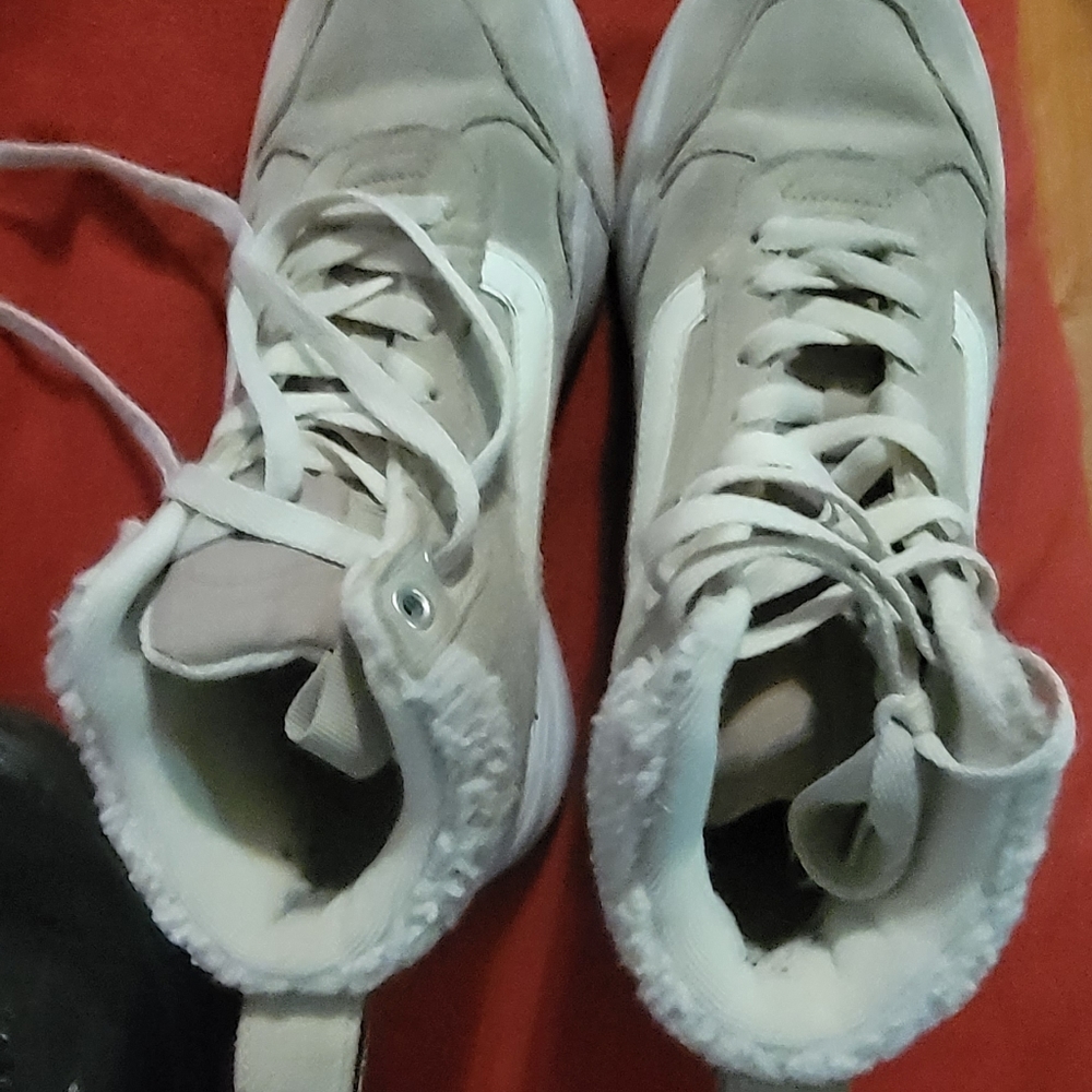 Women's size 7 vans boots